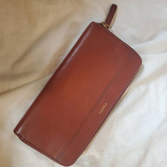Fossil Tan Leather Wallet - faded back - Picture 2 of 16
